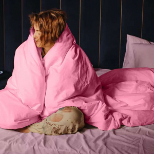 Раз в неделю или две – это ошибка: как часто нужно менять постельное белье